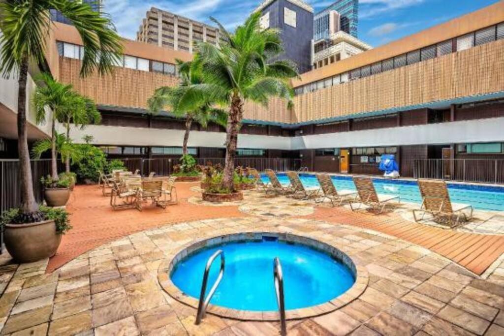 2Br Downtown High Ceiling Free Parking And Wifi Apartment Honolulu Bagian luar foto
